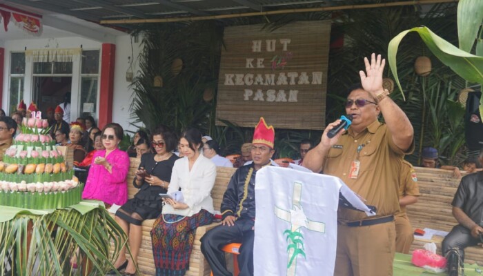 Didampingi Asisten I, Ketua TP-PKK Mitra Hadiri HUT Ke-14 Tahun Kecamatan Pasan
