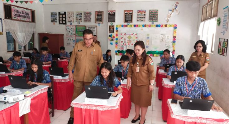 Sekda David Lalandos Buka Kegiatan Ujian Akhir Sekolah Tingkat SMP