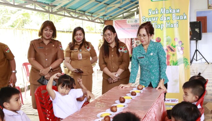 Ellen Cumentas Bunda PAUD Kabupaten Mitra Resmikan PAUD Kartika Desa Pangu Satu