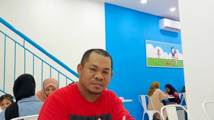 Azis Husen Pemuda Waigitang   AM-SAH Pemimpin yang sederhana dan merakyat