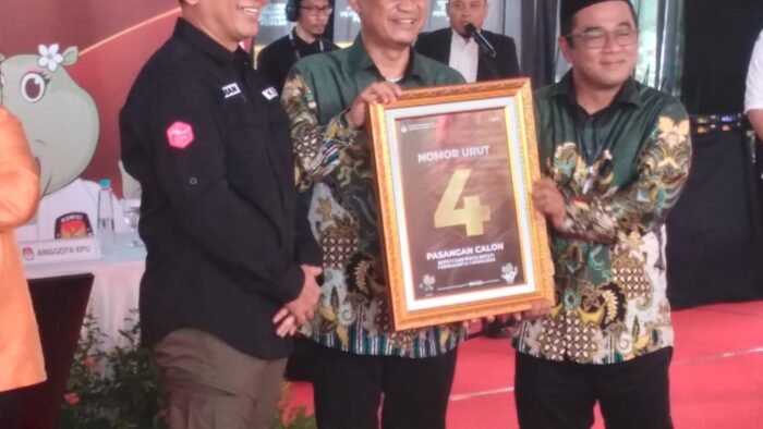 KPU Purwakarta Buka Pengundian Nomor Urut Paslon: Zaenal Arifin-Sona Maulida Raih Nomor 4