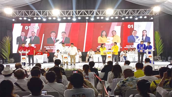 KPU Mitra Gelar Debat Publik Pertama, Empat Paslon Paparkan Solusi untuk Masa Depan Daerah