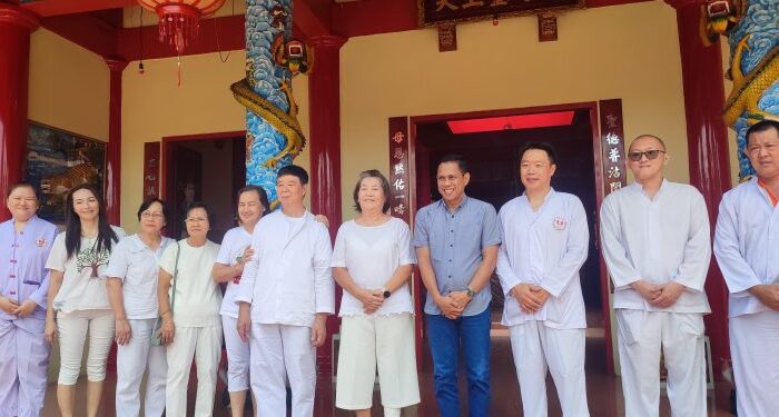 Dokter Weny Gaib Silaturahim dengan Pengurus Klenteng Tian Shang Shen Mu Khung Kotamobagu
