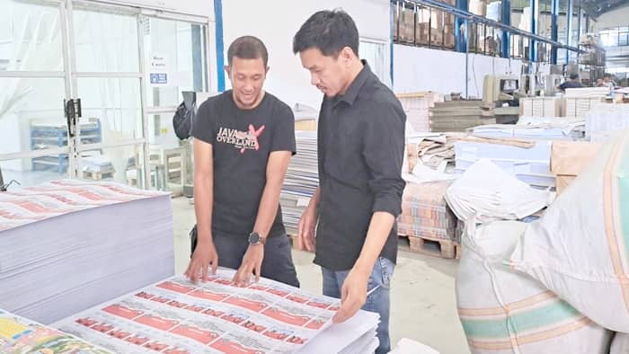 KPU Boltim Tinjau Langsung Percetakan Surat Suara di Pasuruan