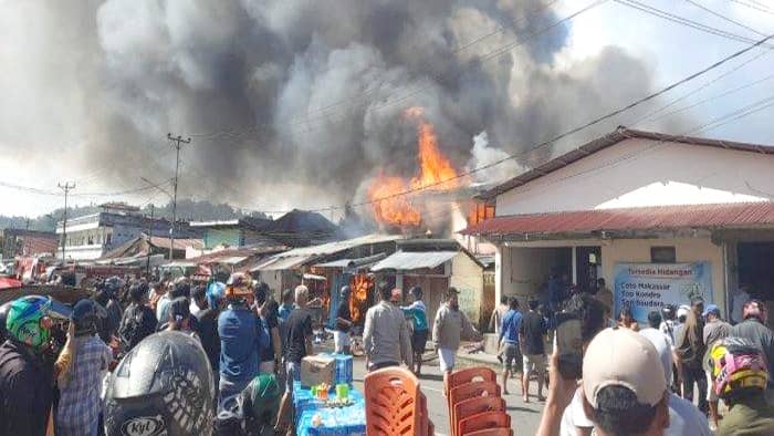 Kebakaran Besar di Kotamobagu, Satu Korban Jiwa dan Delapan Rumah Ludes Terbakar