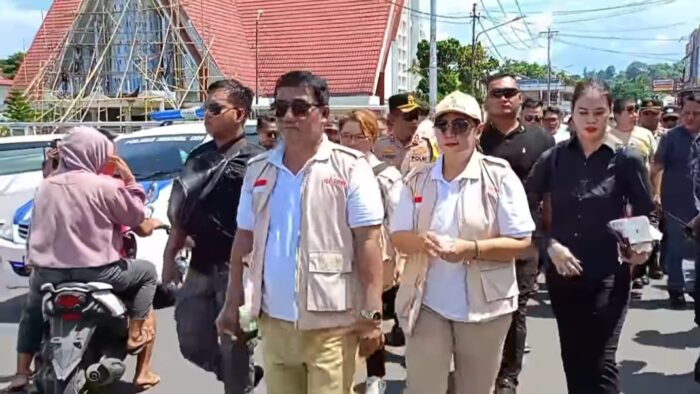 Calon Gubernur Sulut Yulius Komaling Datangi Pasar 54 Amurang