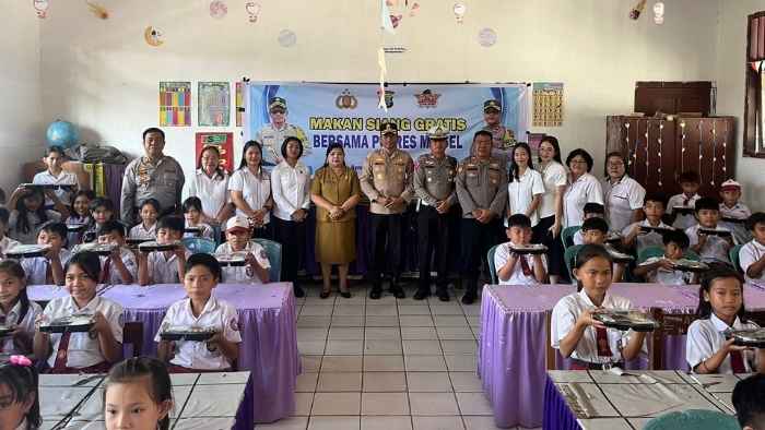 Polres Minsel Berikan Makan Siang Gratis untuk Siswa SD