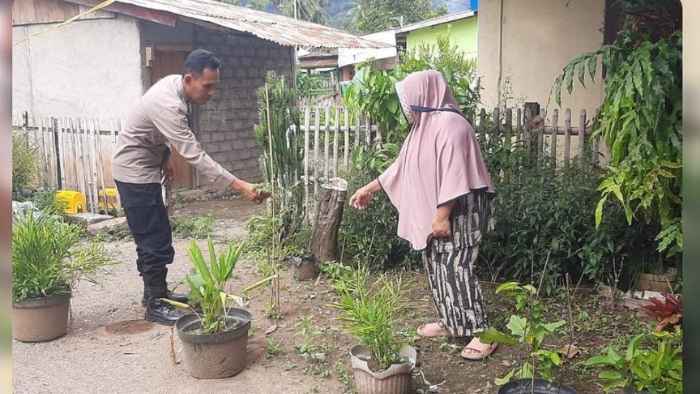 Polsek Nuangan Dukung Ketahanan Pangan, Aiptu Sarif Sambangi Pekarangan Warga