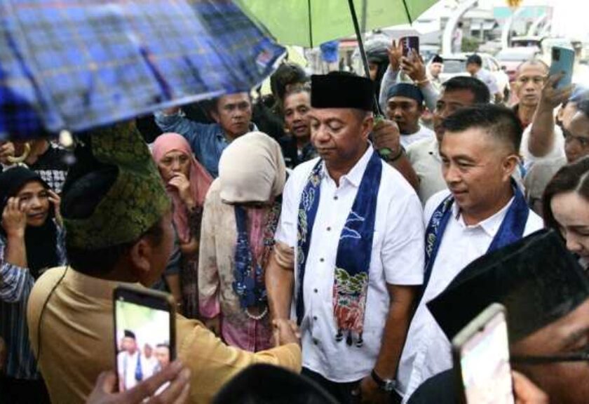 Prosesi Adat dan Sambutan Hangat, Bupati dan Wakil Bupati Boltim Resmi Menjabat