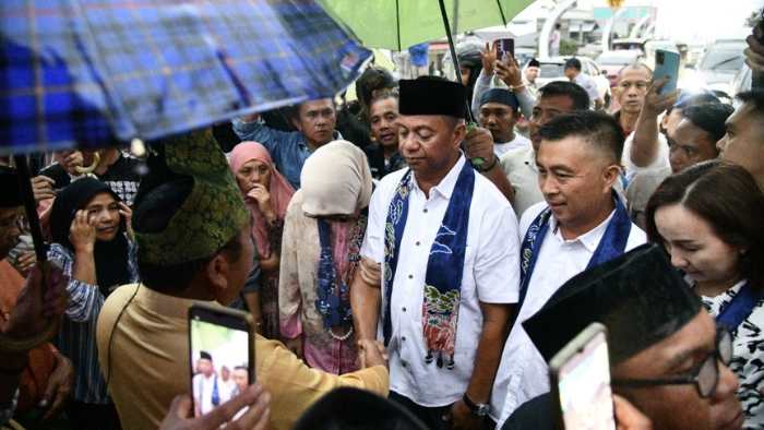 Prosesi Adat dan Sambutan Hangat, Bupati dan Wakil Bupati Boltim Resmi Menjabat