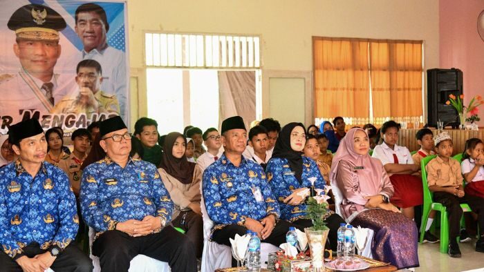 Peringati Hardiknas 2025, Bupati Oskar Manoppo dan Ketua TP-PKK Ikuti “Gubernur Mengajar” di SMK 1 Tutuyan