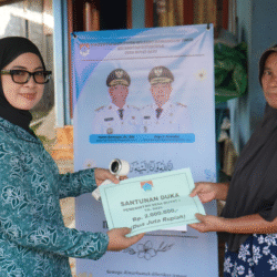 Rosita Manoppo Serahkan Bantuan dan Santunan Duka di Buyat Satu