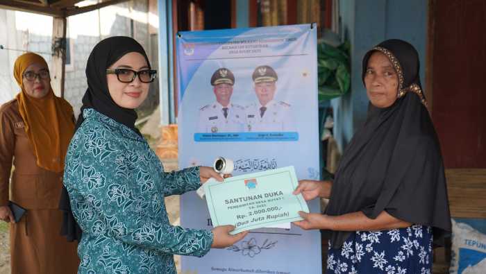 Rosita Manoppo Serahkan Bantuan dan Santunan Duka di Buyat Tengah