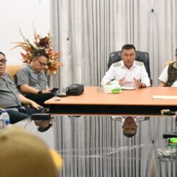 Wabup Argo Sumaiku Pimpin Rapat Darurat Penanganan Banjir di Desa Togid