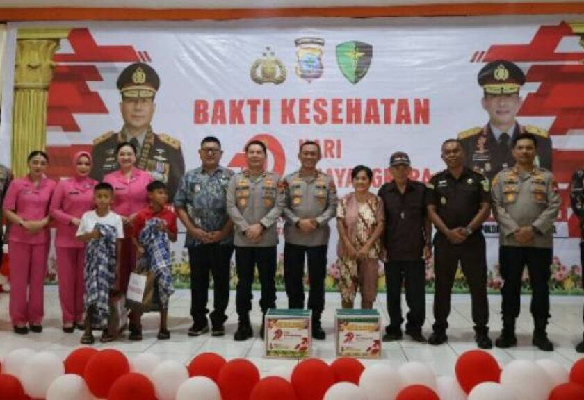 Hari Bhayangkara ke-79, Polda Sulut Salurkan 620 Paket Bansos kepada Warga Minsel