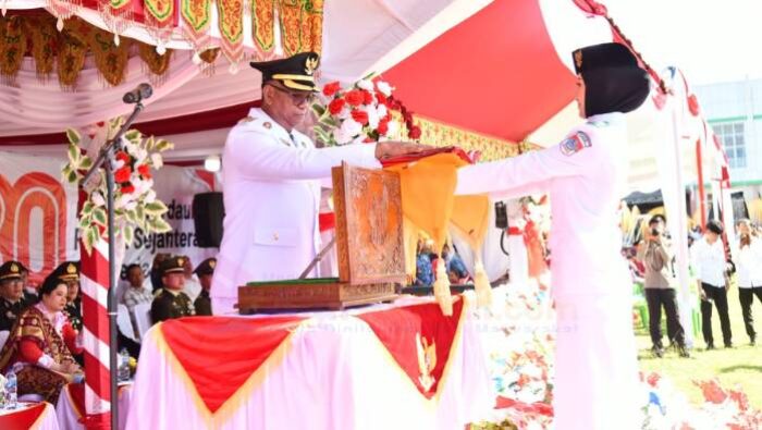 Bupati Oskar Manoppo Pimpin Upacara HUT ke-80 RI di Boltim dengan Penuh Khidmat