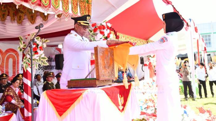 Bupati Oskar Oskar Manoppo Pimpin Upacara HUT ke-80 RI di Boltim dengan Penuh Khidmat