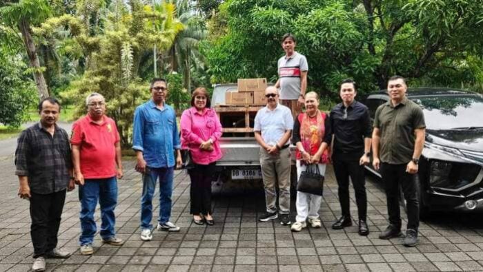 Jemaat GMIM Sion Sentrum Lobu Bersyukur Terima Bantuan dari Olly Dondokambey