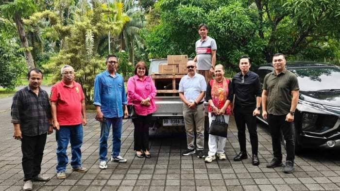 Jemaat GMIM Sion Sentrum Lobu Bersyukur Terima Bantuan dari Olly Dondokambey