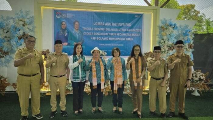 Wabup Argo Sumaiku Hadiri Penilaian PKK Sulut di Desa Bongkudai Timur