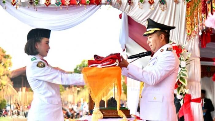 Wabup Argo Sumaiku Pimpin Upacara Penurunan Bendera HUT ke-80 RI di Boltim