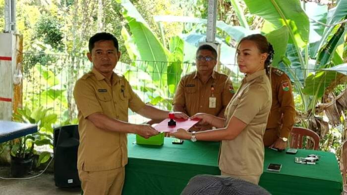 Sertijab Sekcam Ratahan Timur, Yolanda Sumual Resmi Digantikan Teddy Rugian