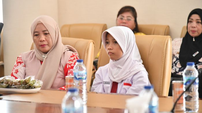 Hebat! Bupati Boltim Lepas Siswi Cilik yang Akan Berlaga di Olimpiade Matematika Internasional Korea Selatan
