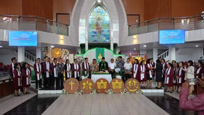 Suasana Khidmat Warnai Ibadah Syukur dan Peresmian Renovasi Gereja GMIM Sentrum Dame Tosuraya
