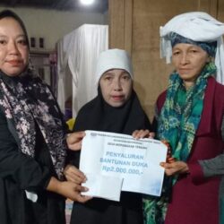 Sangadi Motongkad Tengah Serahkan Santunan Duka Kepada Warganya