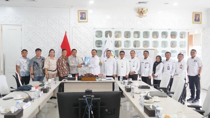 Wabup Fredy Tuda Serahkan Proposal Kampung Merah Putih Mitra ke Kementerian Kelautan dan Perikanan