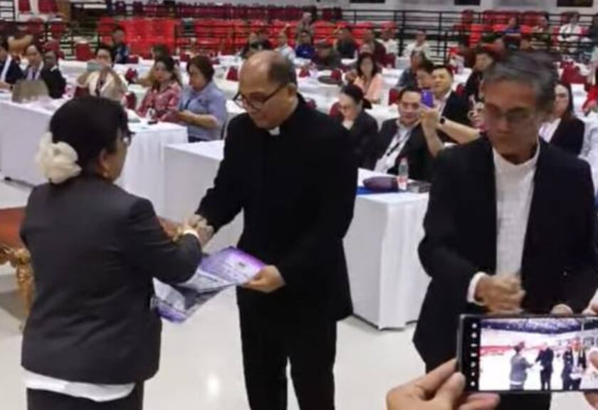 Adolf Katuuk Wenas Resmi Dilantik Jadi Ketua BPMS GMIM