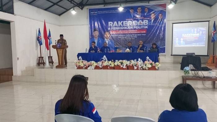 Bupati Boltim Oskar Manoppo membuka Rakercab Demokrat Boltim