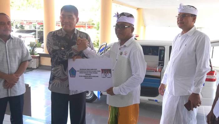 Gubernur YSK Serahkan Ambulans untuk Umat Hindu Kembang Mertha Bolmong