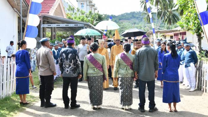 Bupati Oskar Manoppo Hadiri Adat Tulude di Jiko Bersatu, Simbol Harmoni Budaya di Boltim