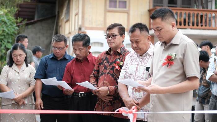 Bupati Ronald Kandoli Resmikan Jalan Rabat Beton dan Balai Serbaguna di Pangu Satu
