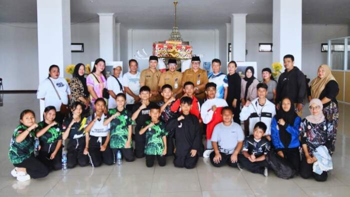 Pemkab Boltim Lepas 16 Atlet Pencak Silat, Targetkan Medali di Turnamen Minahasa Selatan