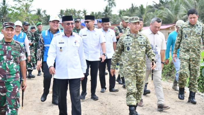Bupati Oskar Manoppo Dampingi Pangdam XIII Tinjau Lokasi Yonif TP 868/Bantong Sakti di Motongkad Utara