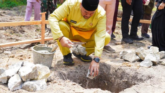 Bupati Baharuddin Letakkan Batu Pertama Pembangunan Rumah Tahfiz di Desa Pulau Sejuk