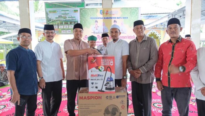Wabup Syafrizal Serahkan Bantuan dalam Safari Ramadan ke-12 di Gambus Laut