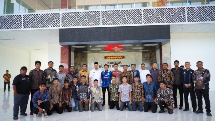 Bupati Baharuddin Lepas Batu Bara United, Harap Juara di Piala Gubernur Sumut