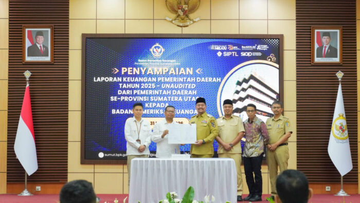 Komitmen Transparansi, Bupati Baharuddin Serahkan LKPD Batu Bara kepada BPK RI