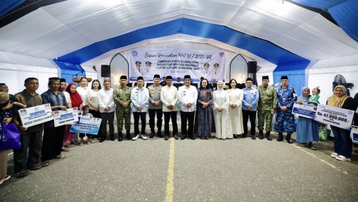 Safari Ramadhan di Boltim, Gubernur Yulius Selvanus Serahkan Sertifikat Tanah Hingga Bantuan Stunting