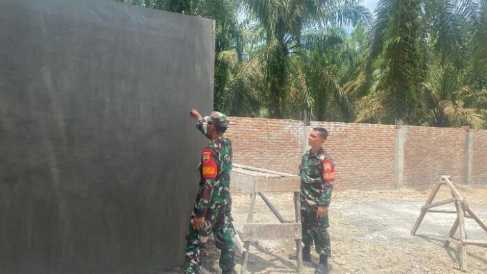 Komitmen Kawal Ekonomi Desa, Danramil 02/TL Tinjau Pembangunan KDKMP di Kualuh Hilir