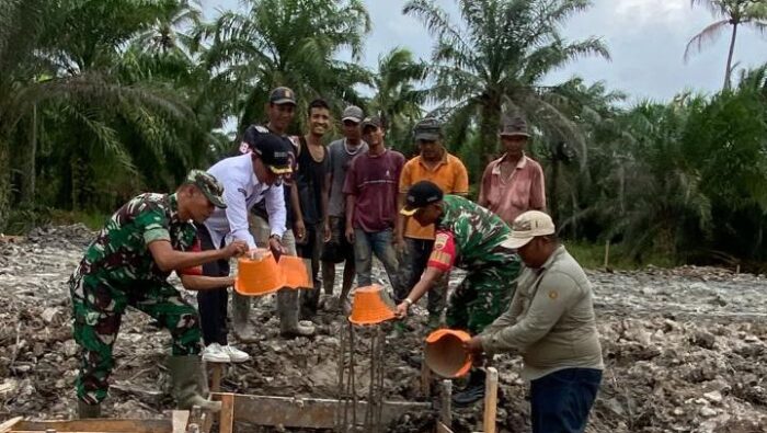Danramil 03/SB Hadiri Peletakan Batu Pertama Gedung KDKMP di Desa Sei Baru