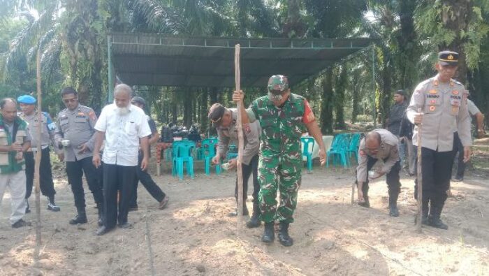 Perkuat Ketahanan Pangan, Danramil 09/NL Hadiri Penanaman Jagung Raya di Pangkatan