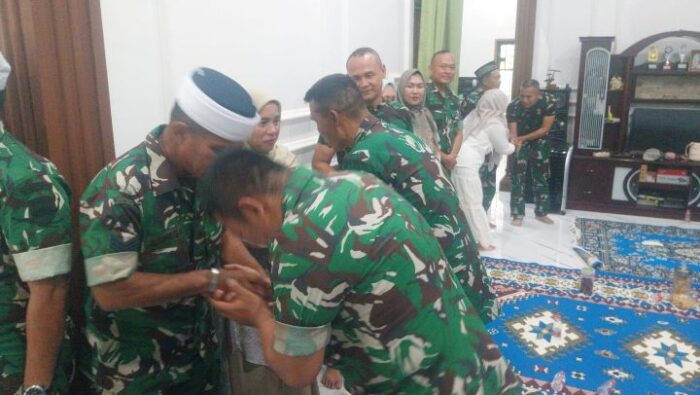 Koramil 12/LP Bangun Kebersamaan Lewat Halal Bihalal Bersama Anggota dan Keluarga