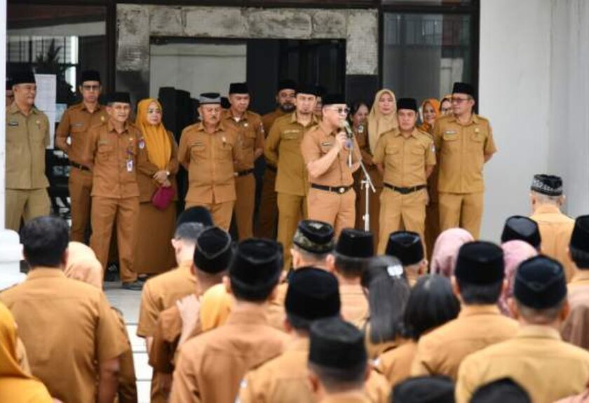 Sekda Boltim Pimpin Apel Kerja ASN, Tekankan Disiplin dan Kekompakan Jelang Safari Ramadhan