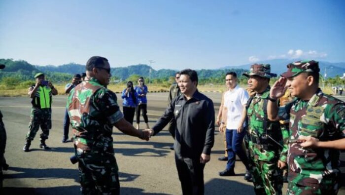 Penyambutan Hangat di Bandara Lolak, TNI dan Pemda Bolaang Mongondow Pererat Kerja Sama