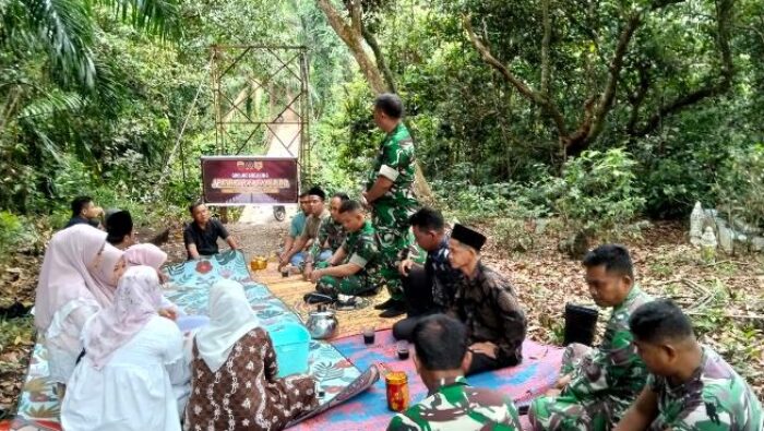Pererat Kebersamaan, Koramil 12/LP Gelar Syukuran Perehapan Jembatan Gantung Di Hajoran