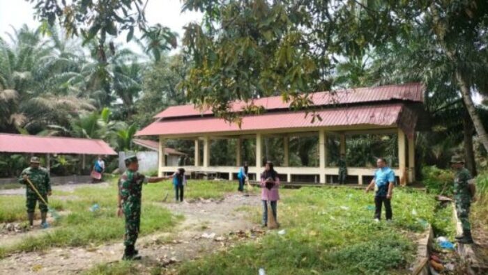Lewat Kegiatan ASRI, Danramil 05/BD Ajak Warga Padang Maninjau Jaga Kebersihan